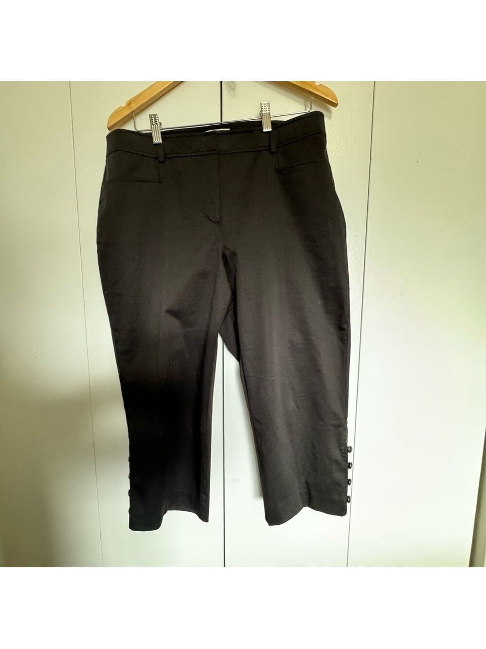 Melanie Lyne Black Capris button on the side